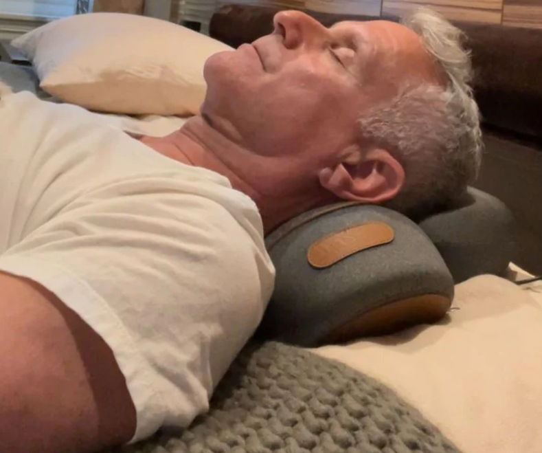 SINTIVO™ Ergonomisch Masserend Nek- en Schouderkussen