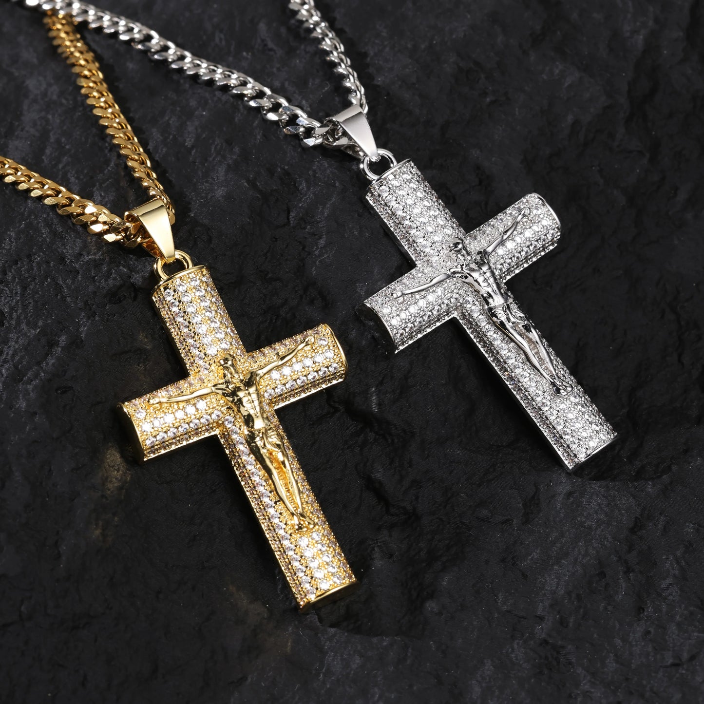 SINTIVO™ Luxe Kruis Hanger met Ketting